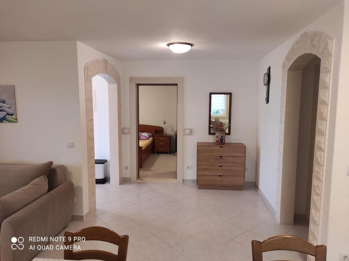 Apartments Marko Sutivan Insel Brac 外观 照片
