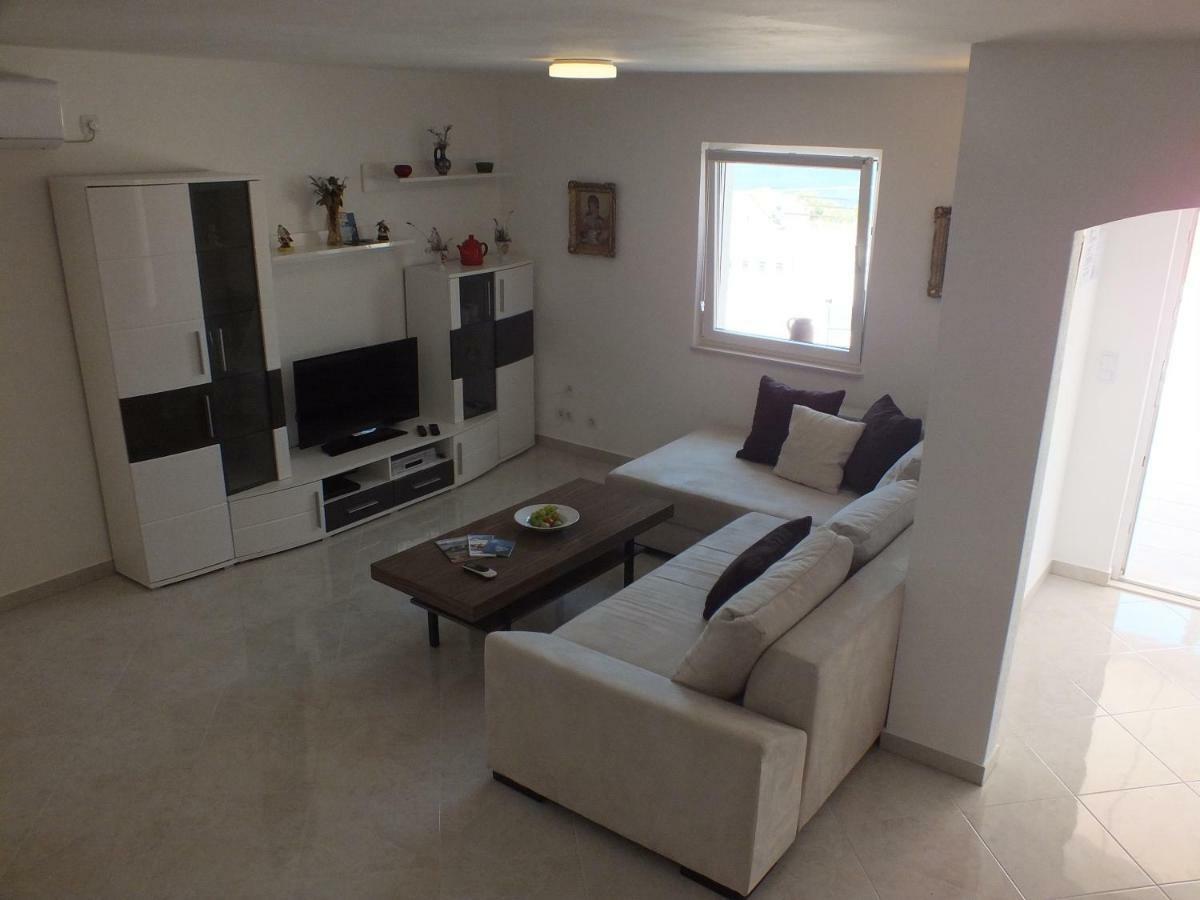 Apartments Marko Sutivan Insel Brac 外观 照片