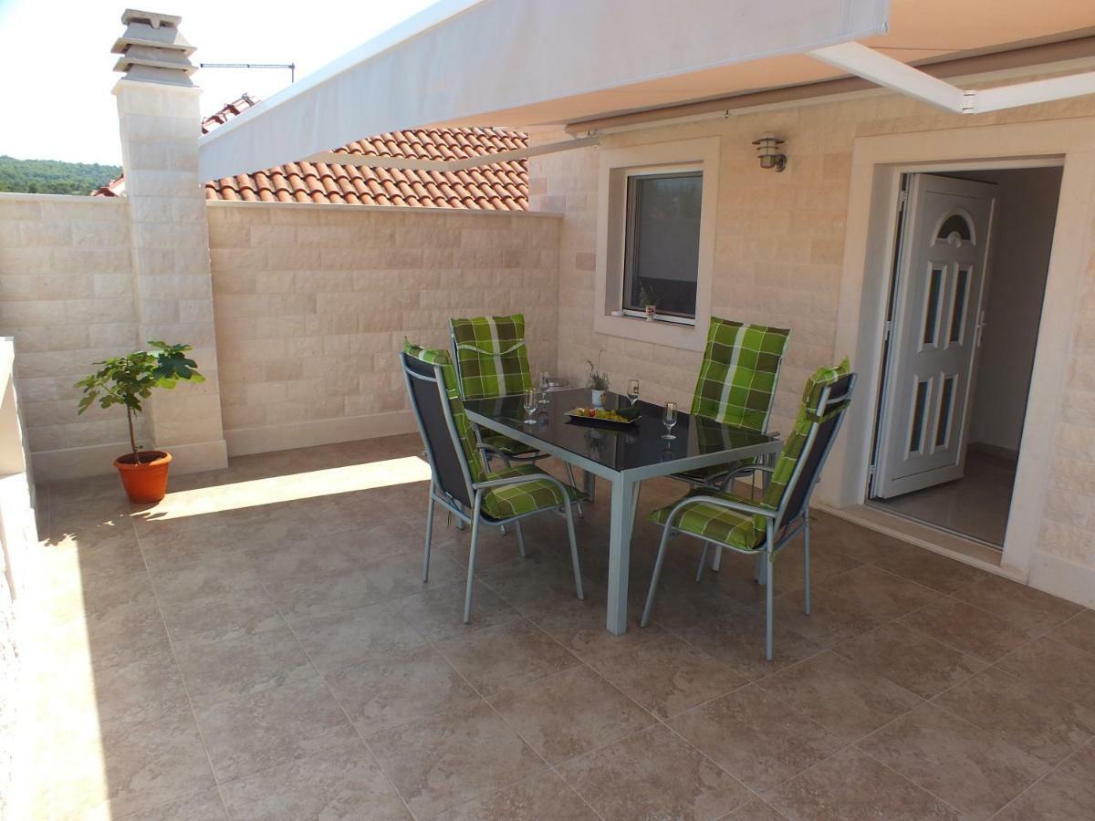 Apartments Marko Sutivan Insel Brac 外观 照片