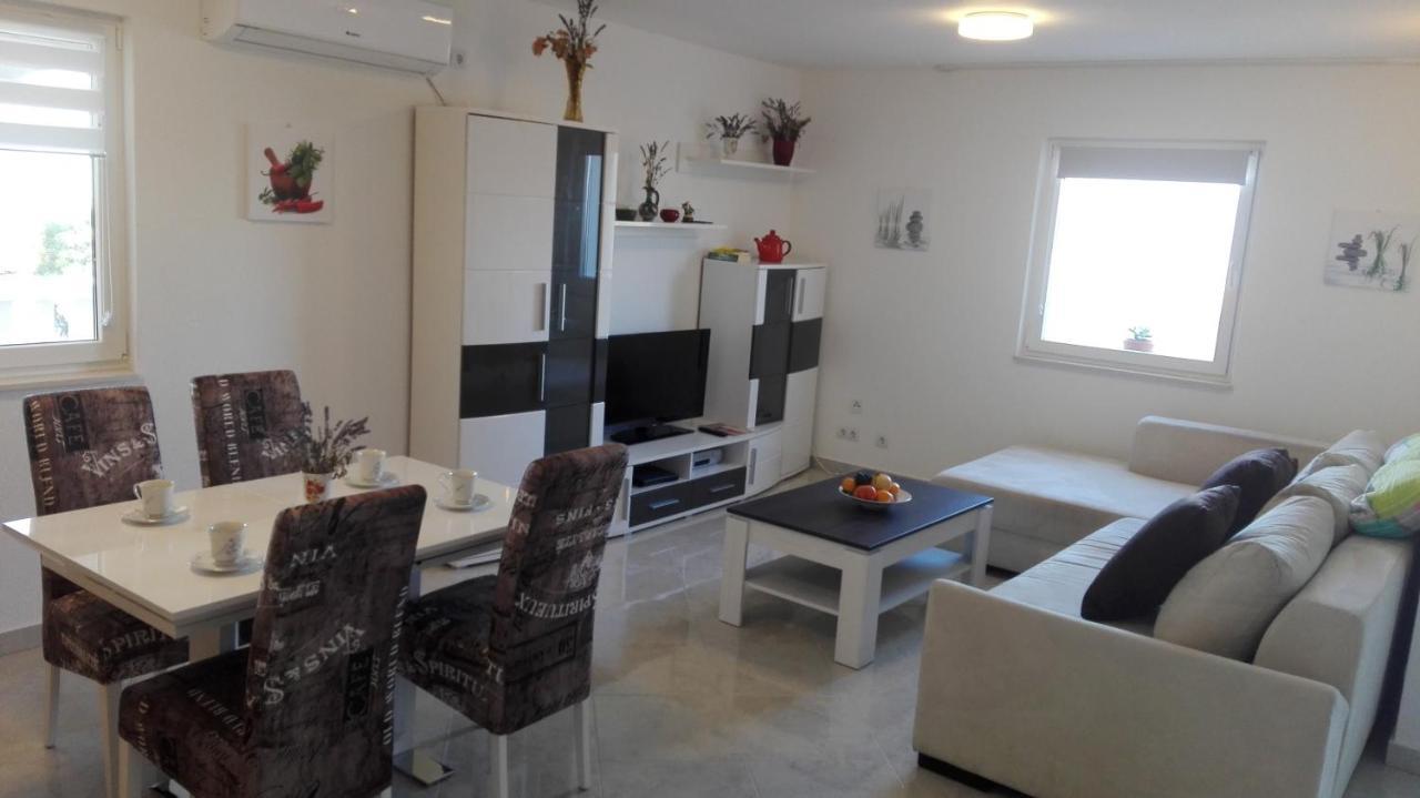 Apartments Marko Sutivan Insel Brac 外观 照片