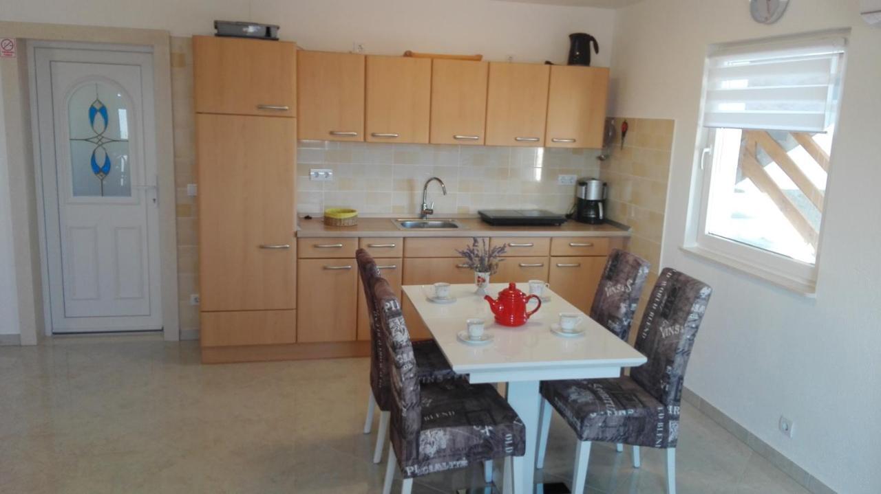Apartments Marko Sutivan Insel Brac 外观 照片