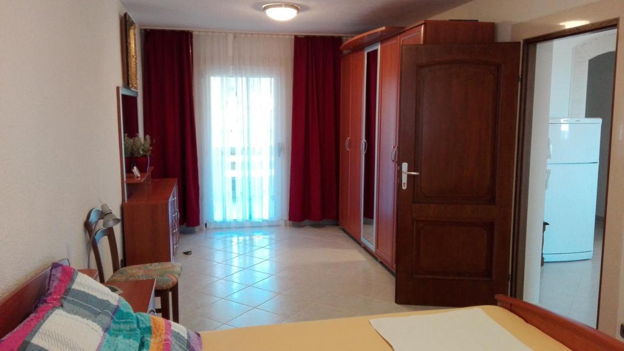 Apartments Marko Sutivan Insel Brac 外观 照片